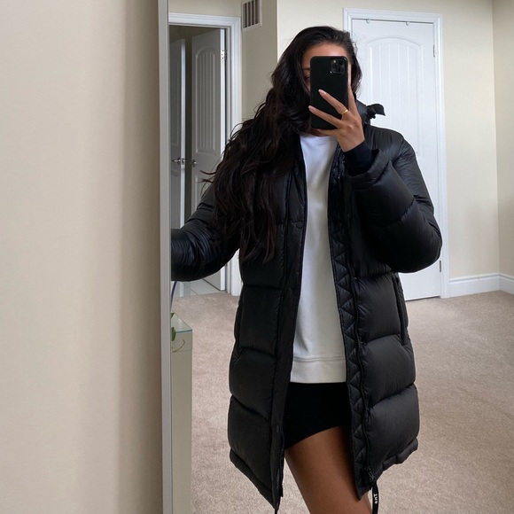 SOLD Aritzia Tna Super Puff Mid in Mid Gloss Black - Picture 2 of 7